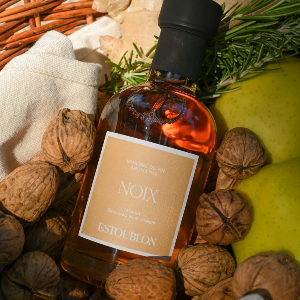 Wine vinegar • Walnuts