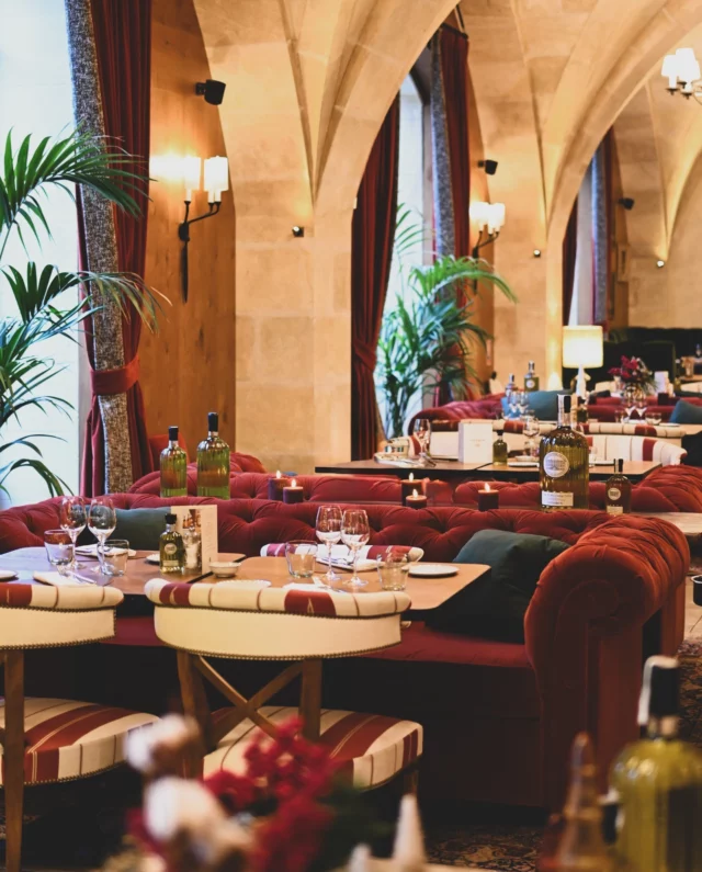 Cet hiver, profitez de notre intérieur tous les jours pour le déjeuner et les vendredis et samedis pour le dîner.
•
This winter, enjoy our interior every day for lunch and on Fridays and Saturdays for dinner.
#estoublon #latabledestoublon #restaurantprovence #alpilles #bauxdeprovence #fontvieille #food #restaurant #décorationintérieure