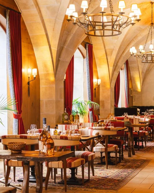 Un moment à offrir, une table à découvrir.
À La Table d’Estoublon, chaque repas devient un souvenir. Offrez l’expérience d’un brunch, d’un déjeuner ou d’un dîner avec notre carte cadeau.
•
A moment to give, a table to discover.
At La Table d’Estoublon, every meal becomes a memory. Give the gift of brunch, lunch, or dinner with our gift card.
Photos @mariamkocharyanmk 
#latabledestoublon #estoublon #cadeaudenoel #cadeau #gift #restaurant #provence