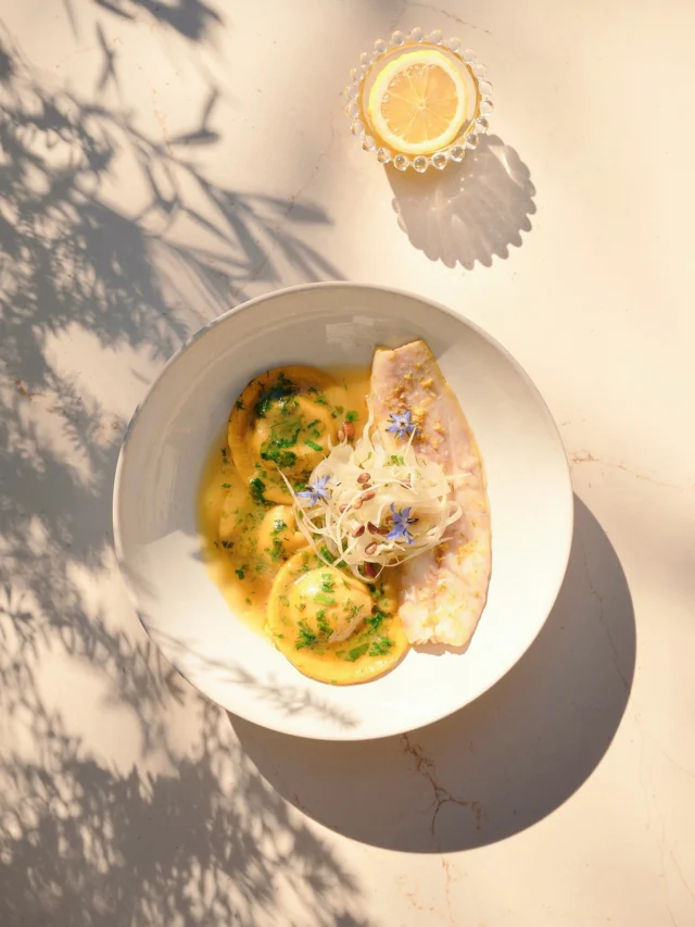 The art of surrendering to Spring on the terrace.
#AirellesCollection #LaTabledEstoublon