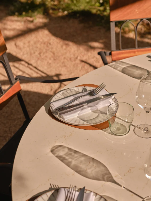 Where Provence becomes an art of living.
#AirellesCollection #LaTabledEstoublon